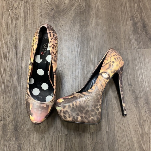 Brand new Iron Fist leopard 6” platforms - Picture 2 of 5